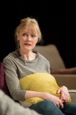 claire-skinner-becca-in-rabbit-hole-at-hampstead-theatre-photos-by-manuel-harlan